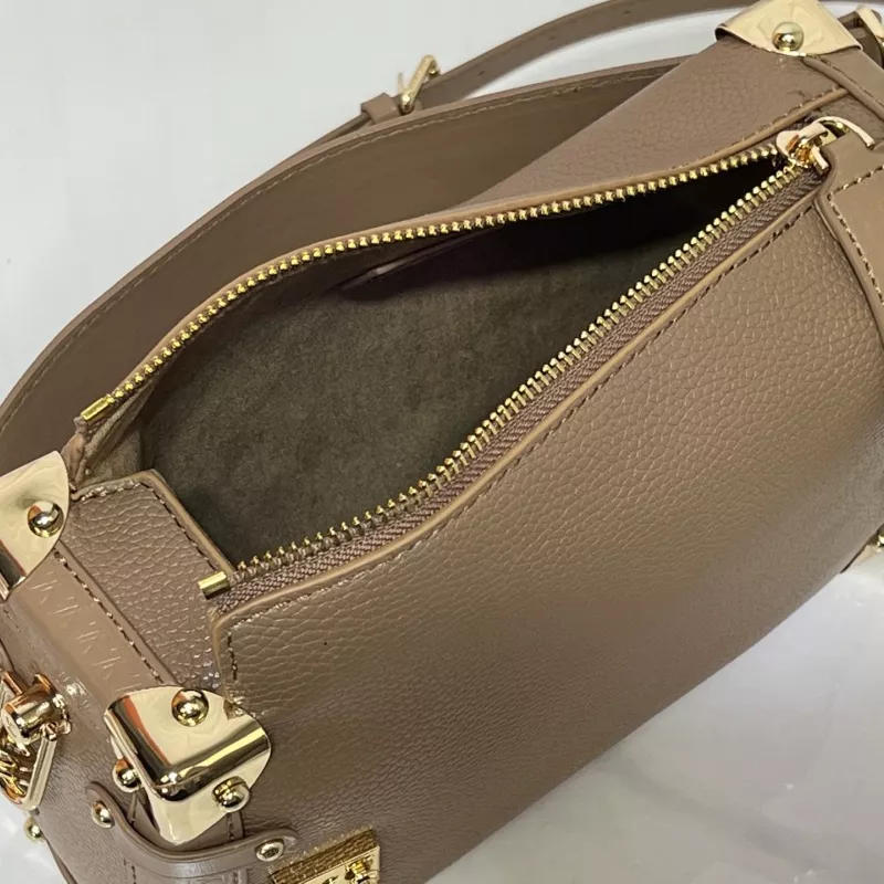 Lightweight 3866 Louis Vuitton AAA Quality Messenger Bags For Women - Image 8