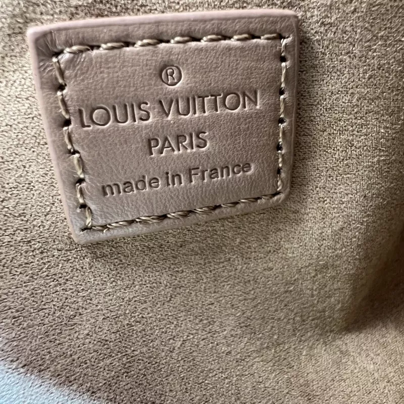 Lightweight 3866 Louis Vuitton AAA Quality Messenger Bags For Women - Image 9