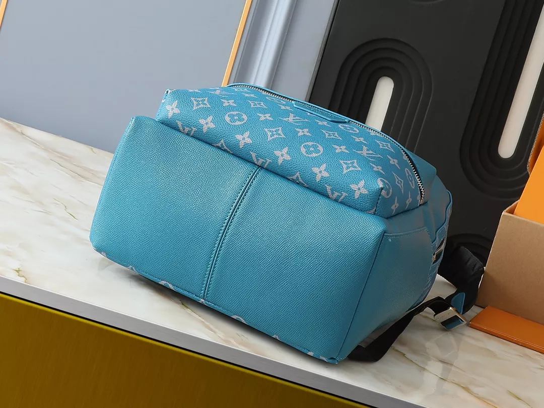 Lightweight 570 Louis Vuitton AAA Quality Backpacks For Women - Image 4