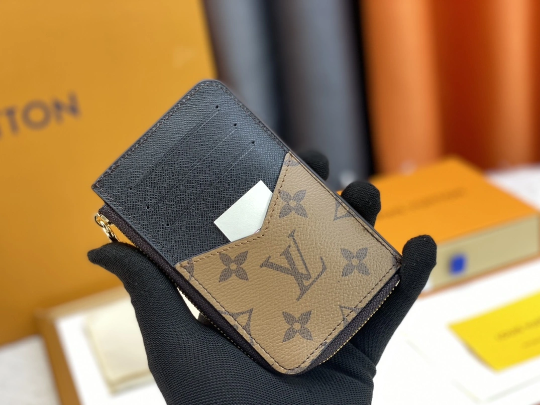 Lightweight 6788 Louis Vuitton LV Card Case For Women