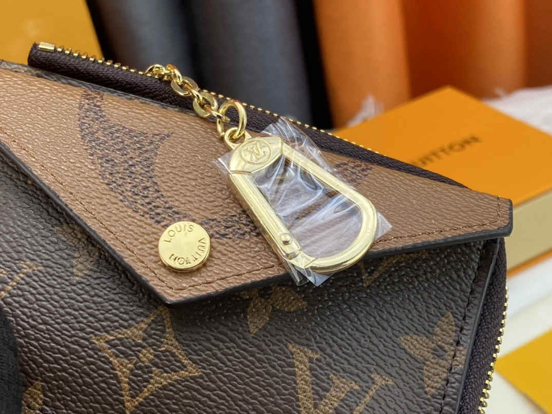 Lightweight 6788 Louis Vuitton LV Card Case For Women - Image 6