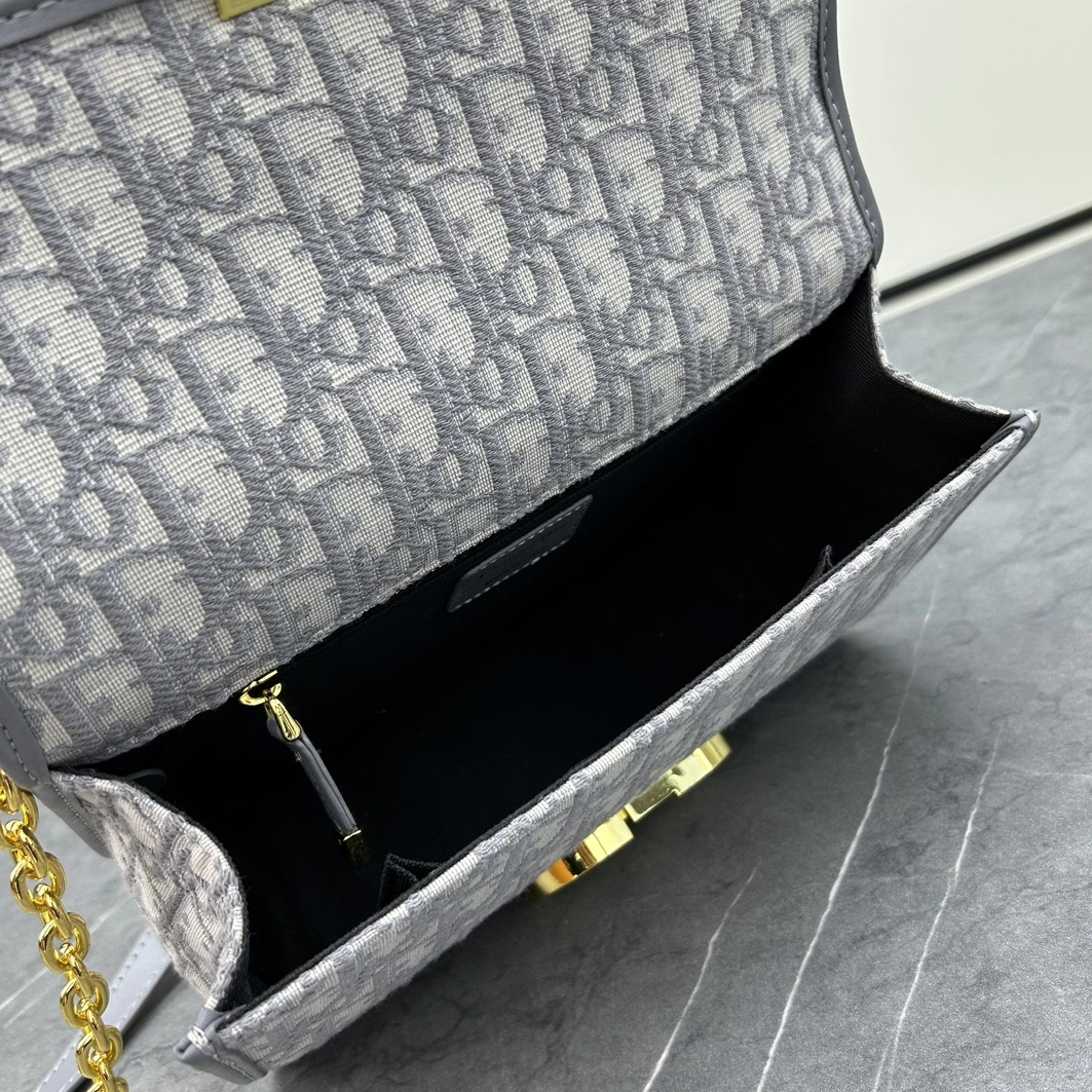 Lightweight 7816 Christian Dior AAA Quality Messenger Bags For Women - Image 7