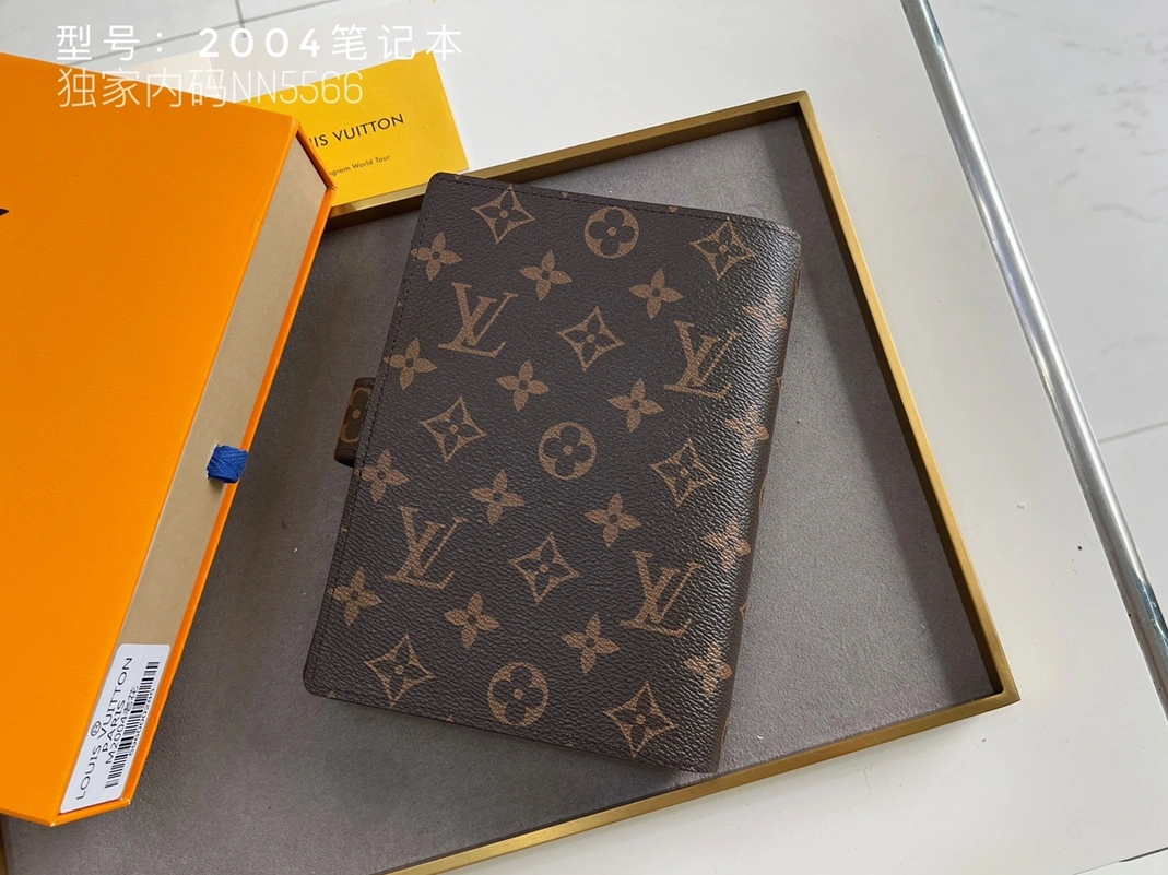 Lightweight 7867 Louis Vuitton LV Card Case