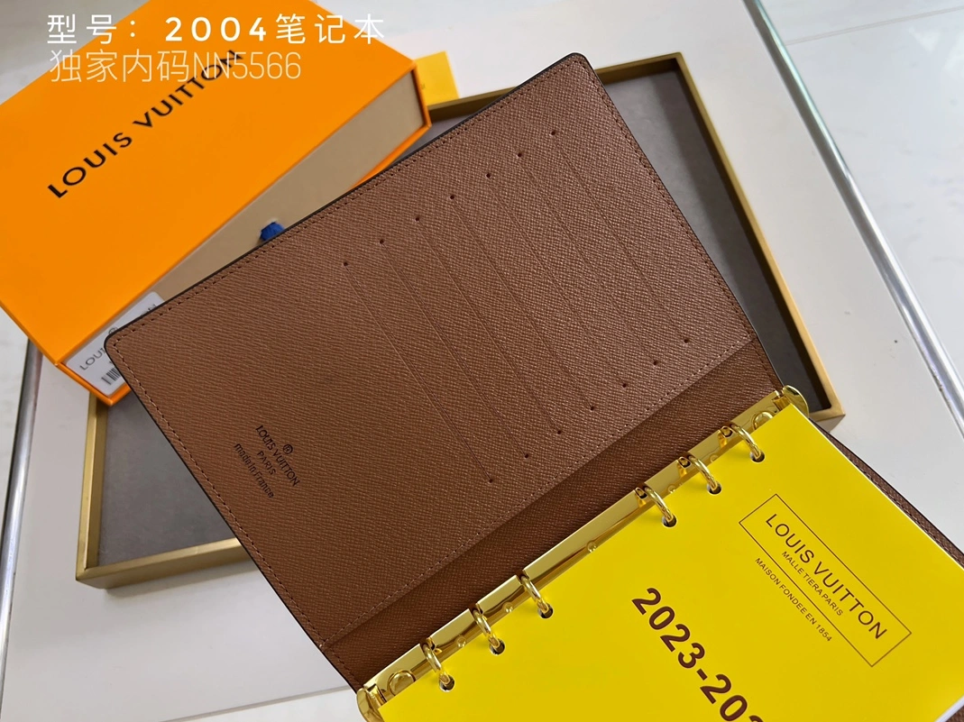 Lightweight 7867 Louis Vuitton LV Card Case - Image 5