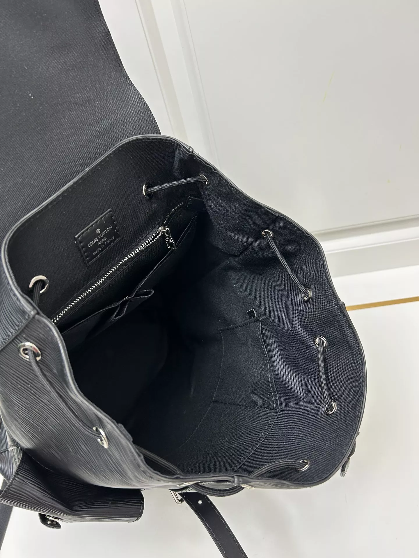 Louis Vuitton AAA Quality Backpacks For Unisex Bold 8835 - Image 8