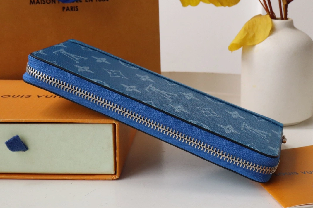 Louis Vuitton AAA Quality Card Case DailyWear 5825 - Image 3