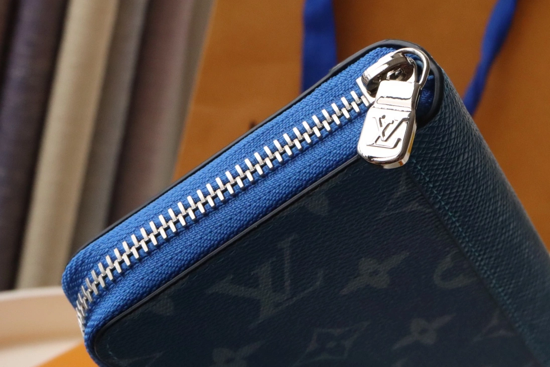 Louis Vuitton AAA Quality Card Case DailyWear 5825 - Image 4