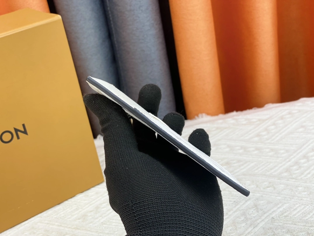 Louis Vuitton AAA Quality Card Case For Unisex Functional 3562 - Image 4