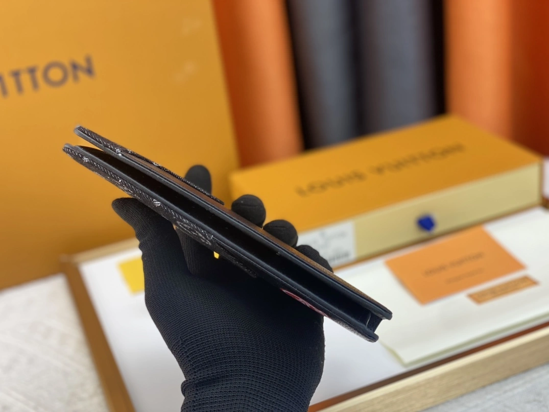 Louis Vuitton AAA Quality Card Case GoAnywhere 7204 - Image 4