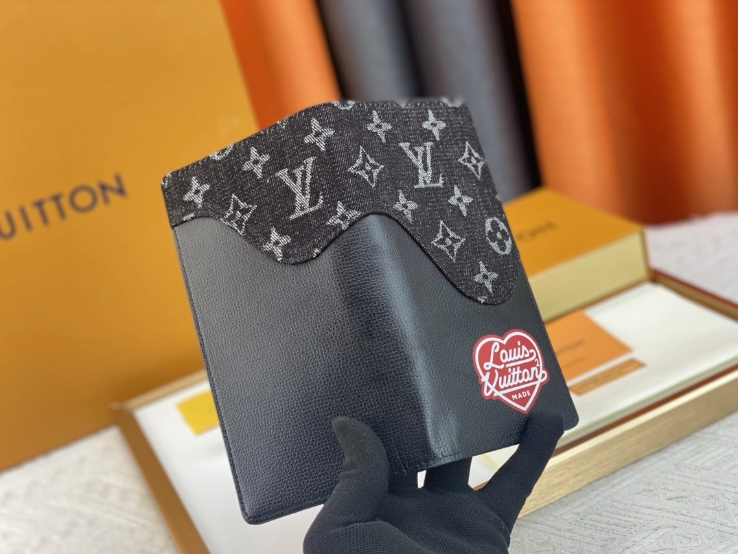 Louis Vuitton AAA Quality Card Case GoAnywhere 7204 - Image 6