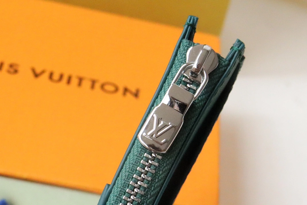 Louis Vuitton AAA Quality Card Case ModernLook 8308 - Image 6