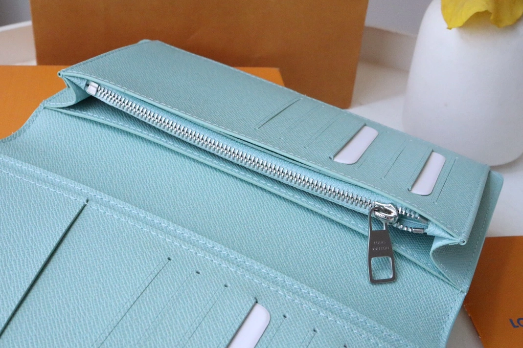 Louis Vuitton AAA Quality Card Case Practical 2185 - Image 7