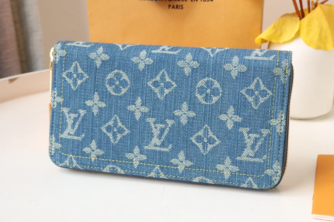 Louis Vuitton AAA Quality Card Case SmartChoice 4091