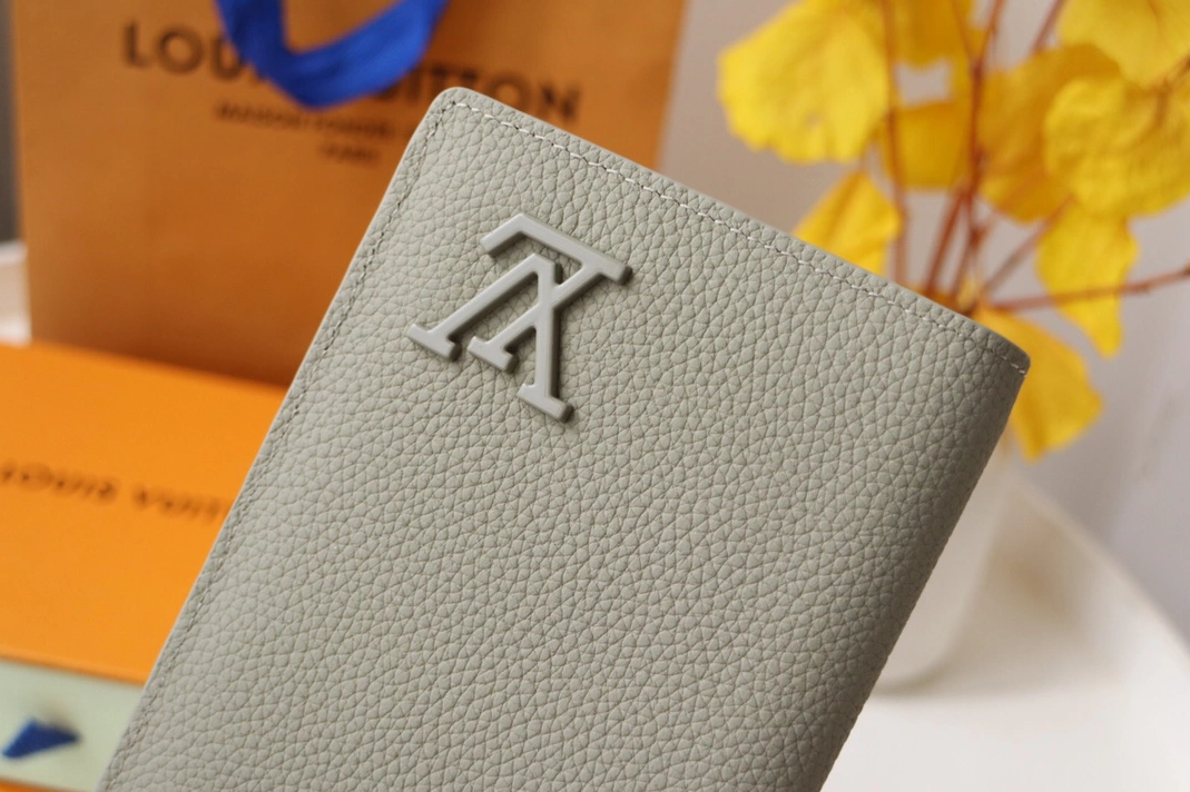 Louis Vuitton AAA Quality Card Case Timeless 8269 - Image 3