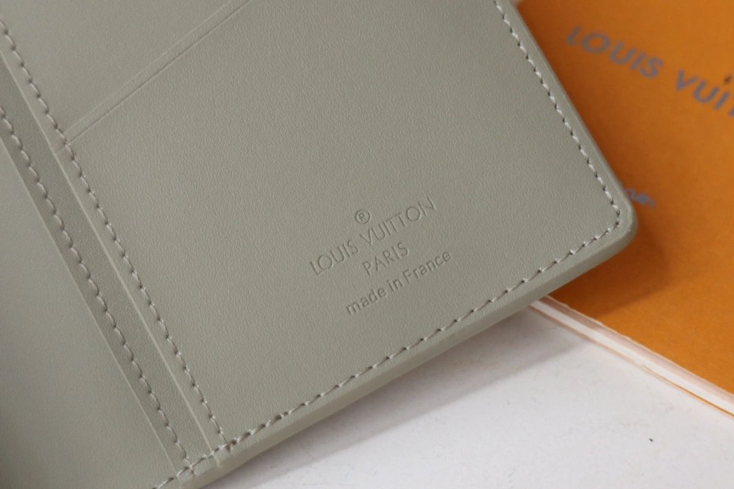 Louis Vuitton AAA Quality Card Case Timeless 8269 - Image 5