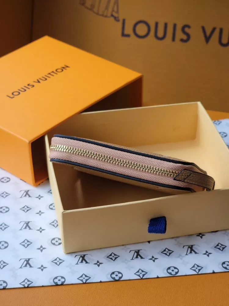 Louis Vuitton AAA Quality Card Case Vibrant 7268 - Image 3