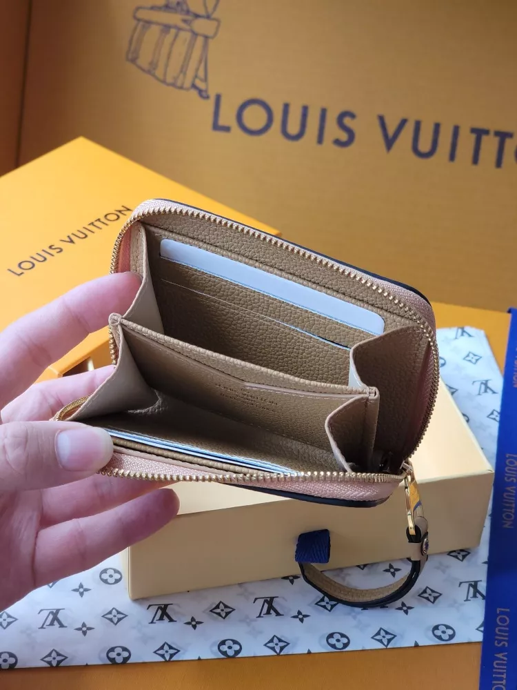 Louis Vuitton AAA Quality Card Case Vibrant 7268 - Image 6