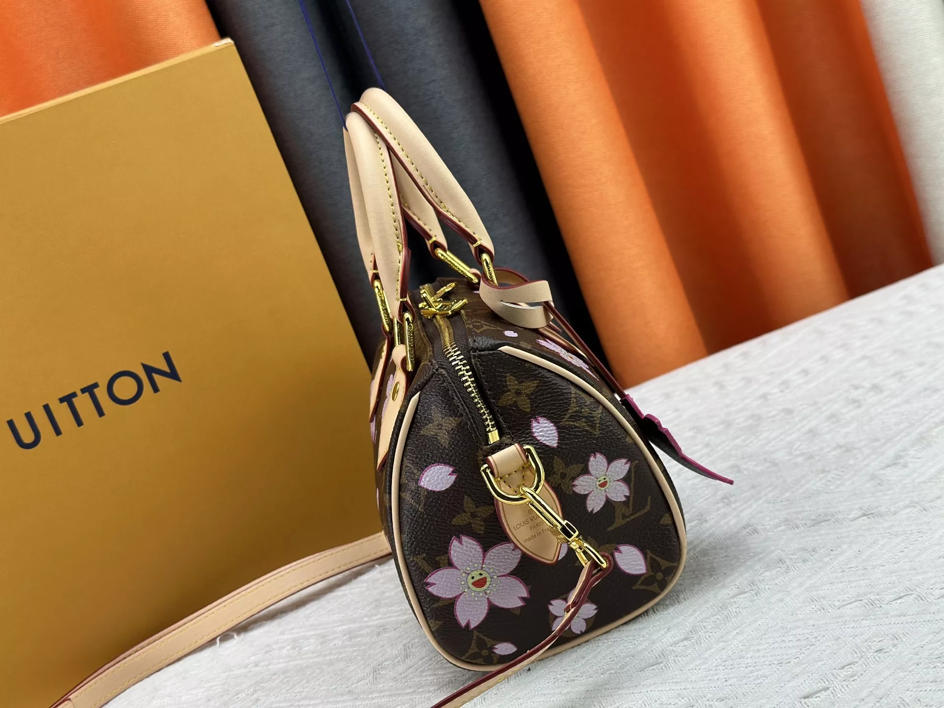 Louis Vuitton AAA Quality Handbags For Women Sleek 6045 - Image 3