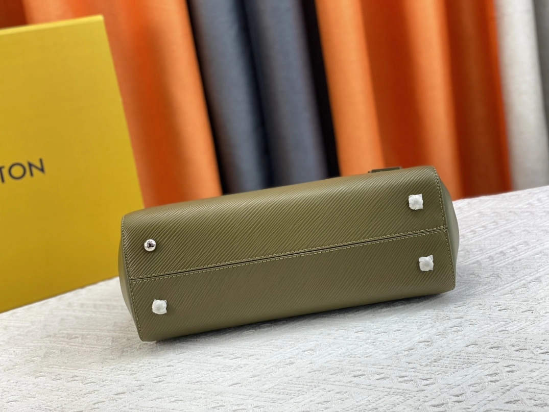 Louis Vuitton AAA Quality Handbags For Women Sleek 8697 - Image 4