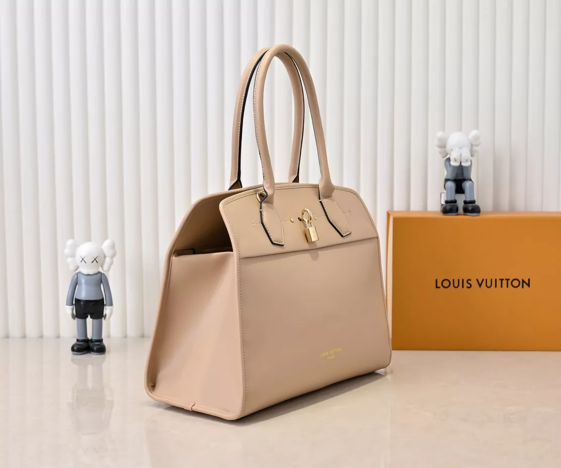 Louis Vuitton AAA Quality Handbags For Women Soft 1562
