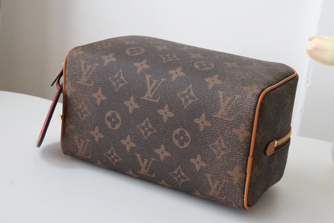 Louis Vuitton AAA Quality Handbags For Women SportInspired 4779