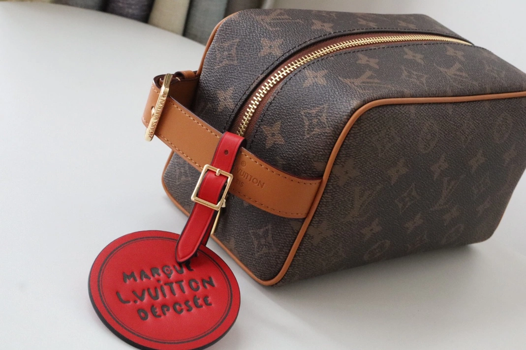 Louis Vuitton AAA Quality Handbags For Women SportInspired 4779 - Image 4