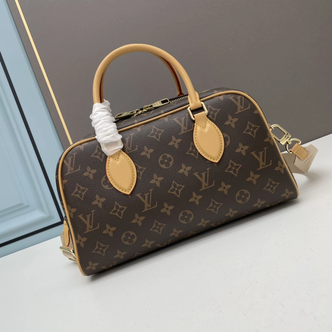 Louis Vuitton AAA Quality Handbags For Women Vibrant 7422