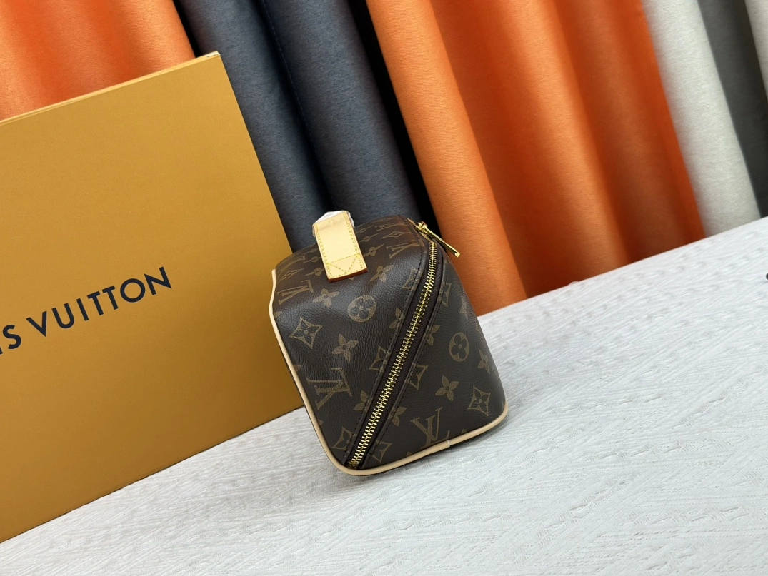 Louis Vuitton AAA Quality Handbags Functional 8892