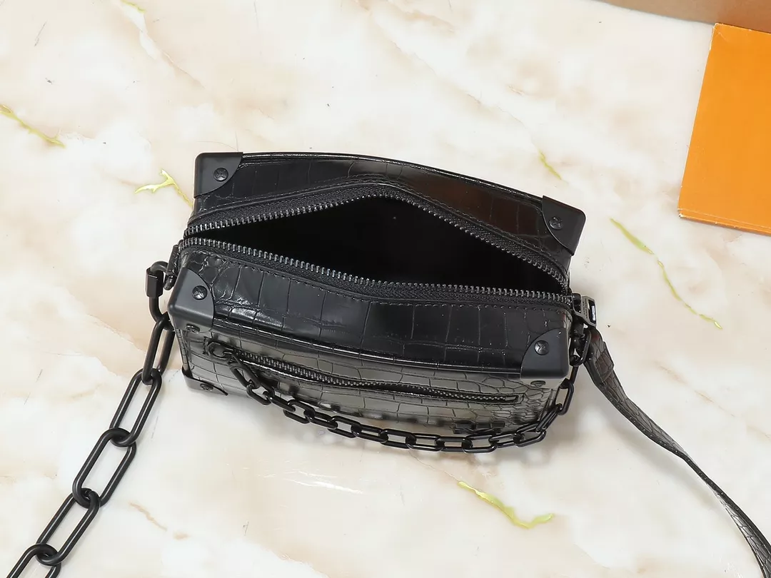 Louis Vuitton AAA Quality Messenger Bags For Unisex Elegant 1842 - Image 8