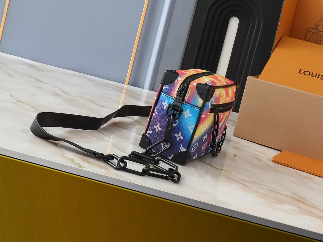 Louis Vuitton AAA Quality Messenger Bags For Unisex GoAnywhere 6302