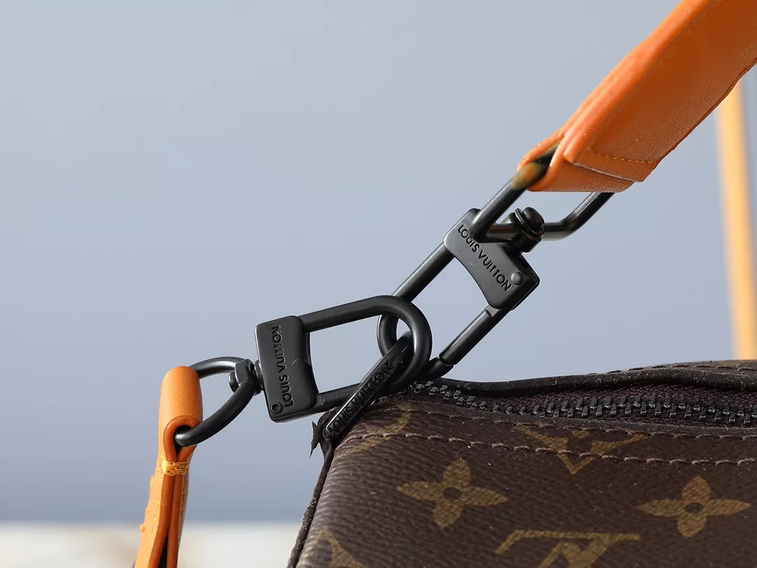 Louis Vuitton AAA Quality Messenger Bags For Unisex GoodFit 3404 - Image 5