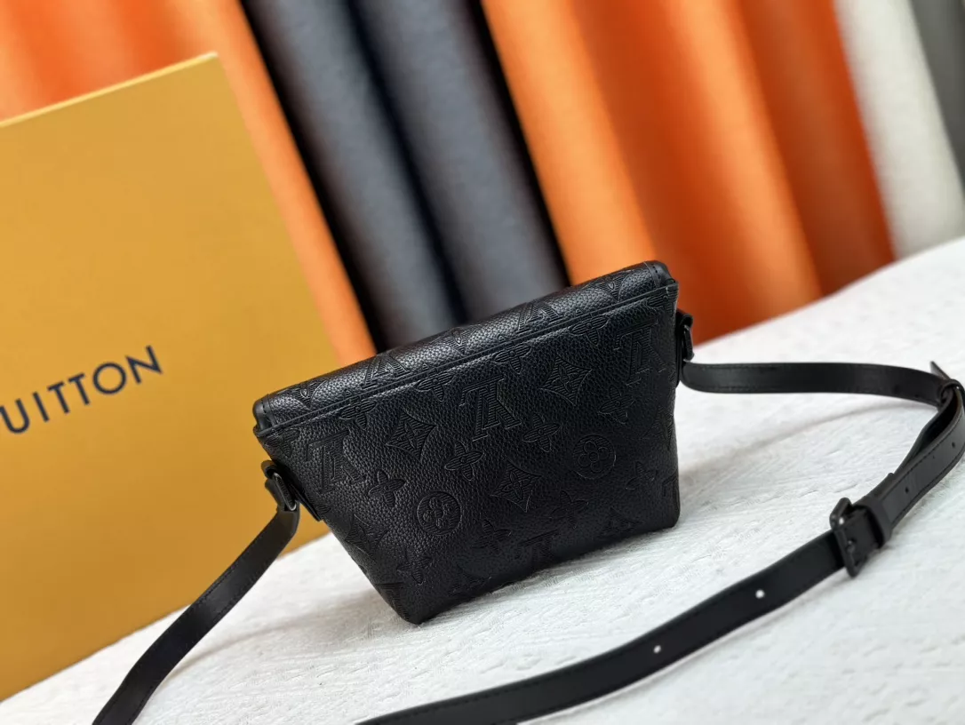 Louis Vuitton AAA Quality Messenger Bags For Unisex Popular 5218 - Image 3