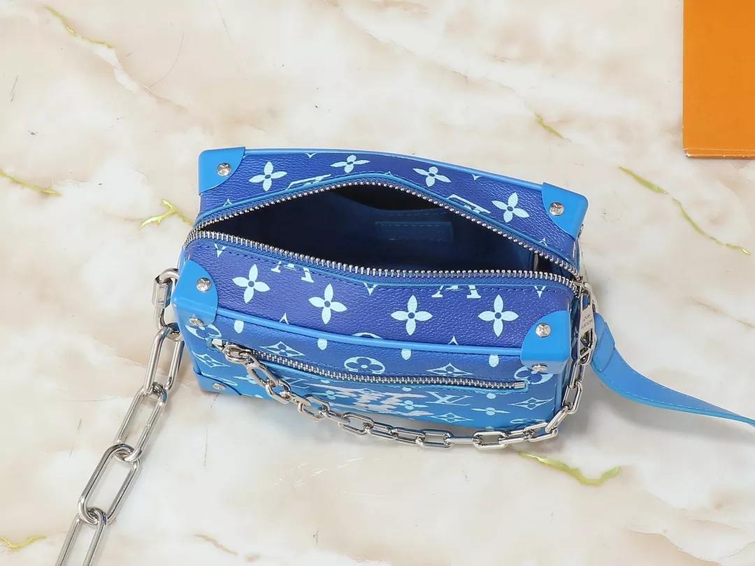 Louis Vuitton AAA Quality Messenger Bags For Unisex Practical 6473 - Image 8