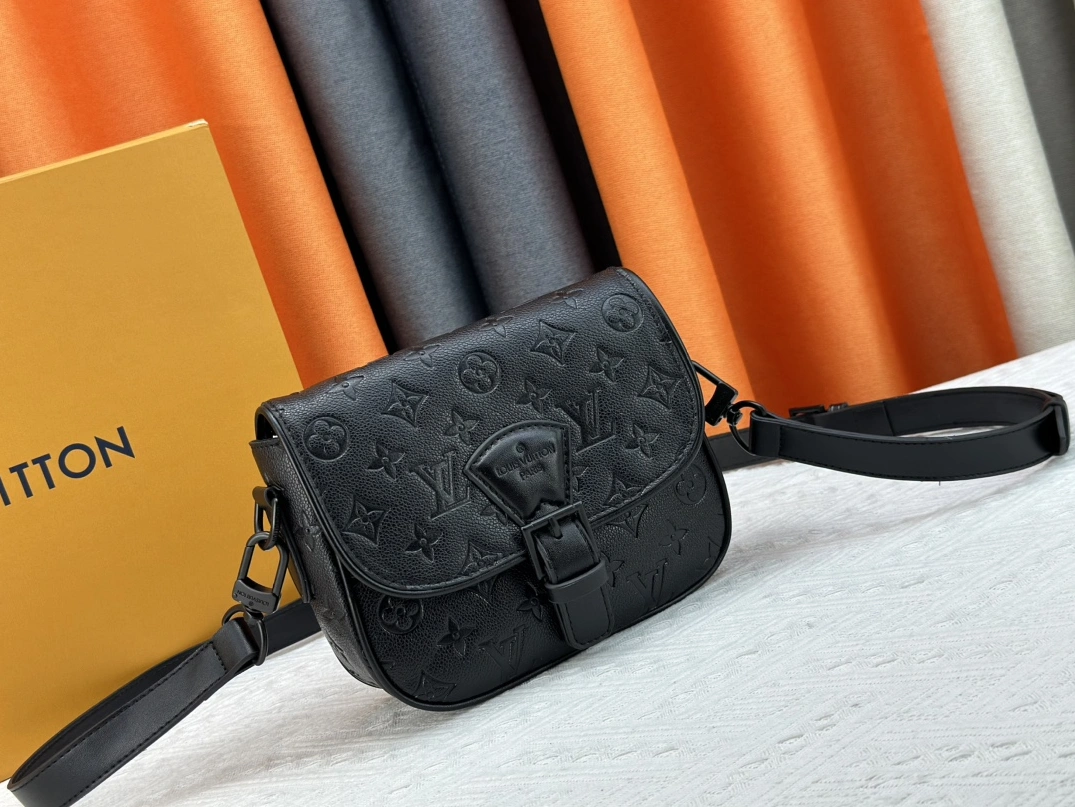 Louis Vuitton AAA Quality Messenger Bags For Unisex Refined 4635