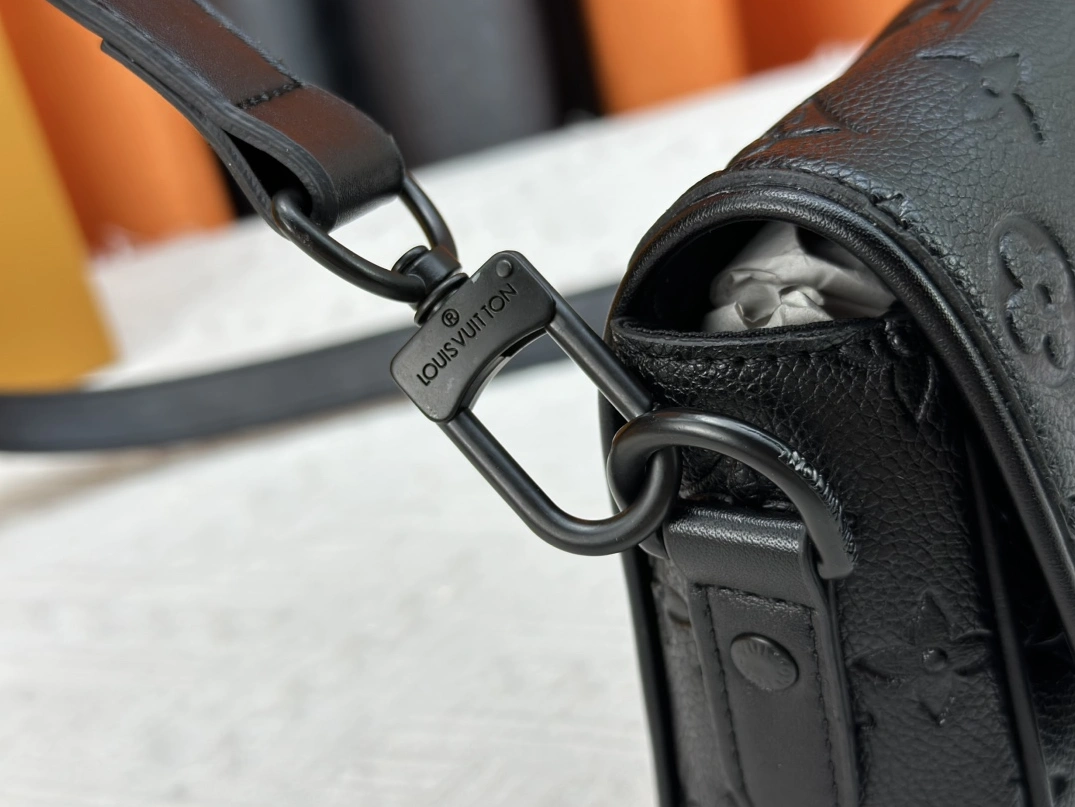 Louis Vuitton AAA Quality Messenger Bags For Unisex Refined 4635 - Image 7