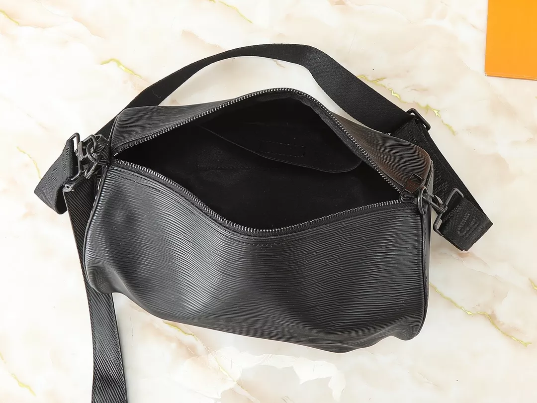 Louis Vuitton AAA Quality Messenger Bags For Unisex Sleek 1131 - Image 8