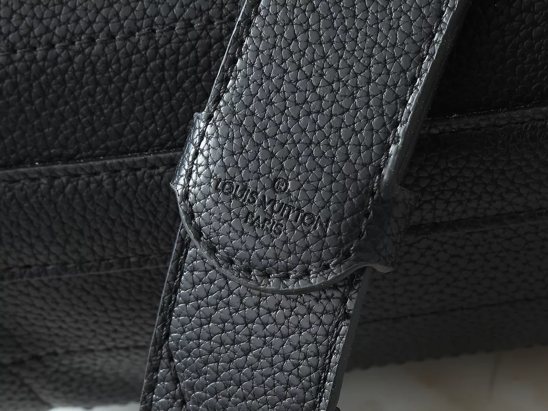 Louis Vuitton AAA Quality Messenger Bags For Unisex UrbanStyle 1980 - Image 5