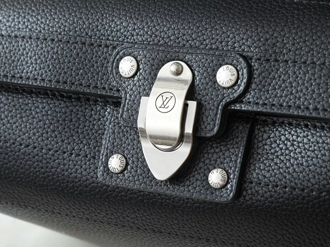 Louis Vuitton AAA Quality Messenger Bags For Unisex UrbanStyle 1980 - Image 6