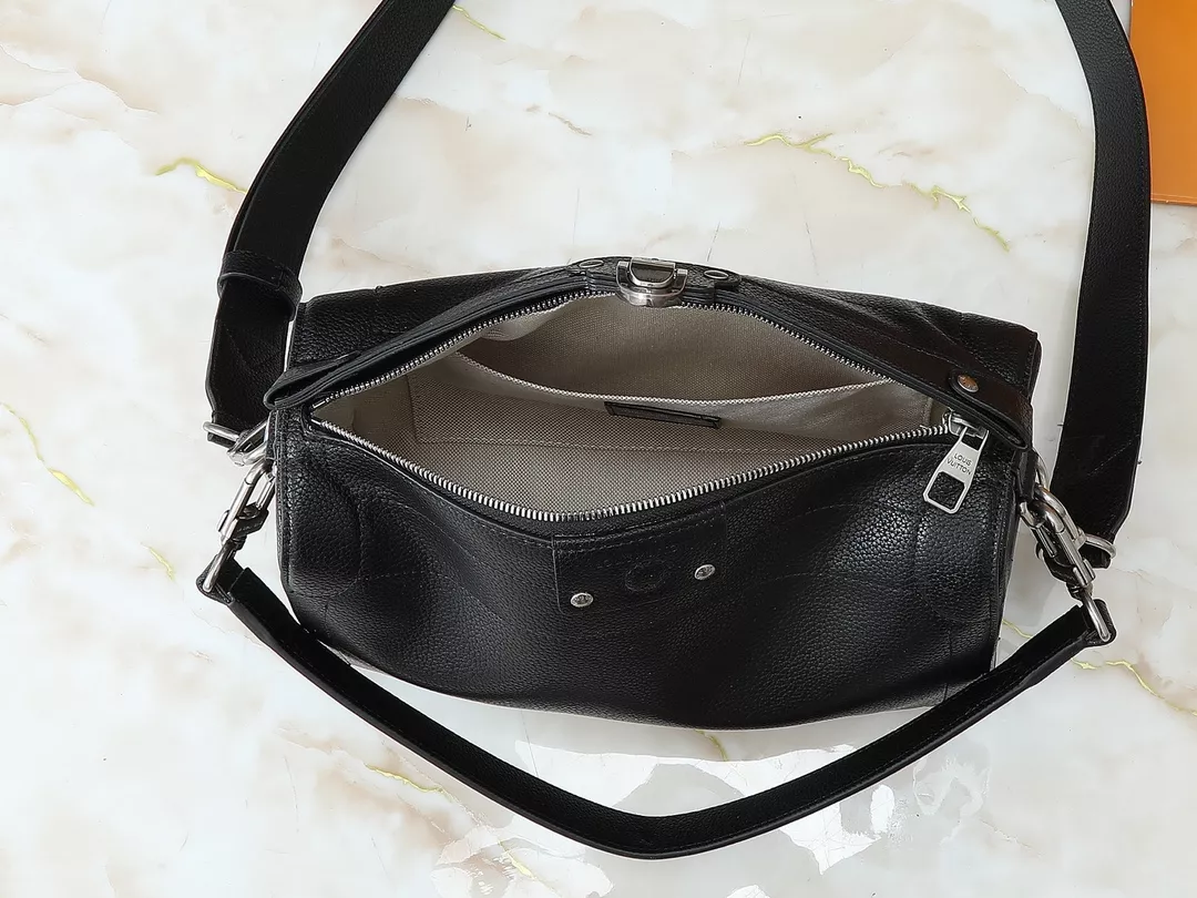 Louis Vuitton AAA Quality Messenger Bags For Unisex UrbanStyle 1980 - Image 8