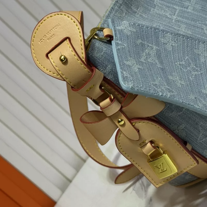 Louis Vuitton AAA Quality Messenger Bags For Women AllSeason 9654 - Image 4