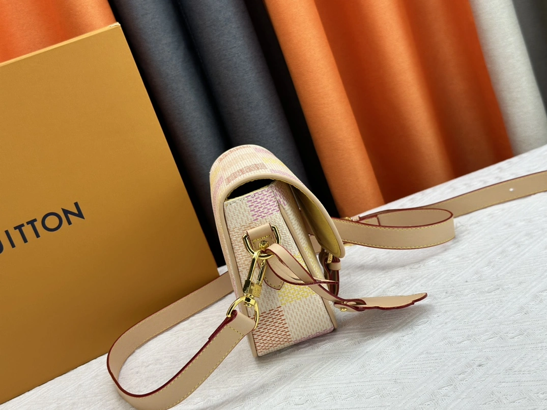 Louis Vuitton AAA Quality Messenger Bags For Women BestValue 1778 - Image 3