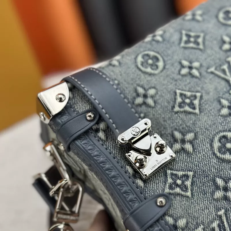 Louis Vuitton AAA Quality Messenger Bags For Women Bright 434 - Image 6