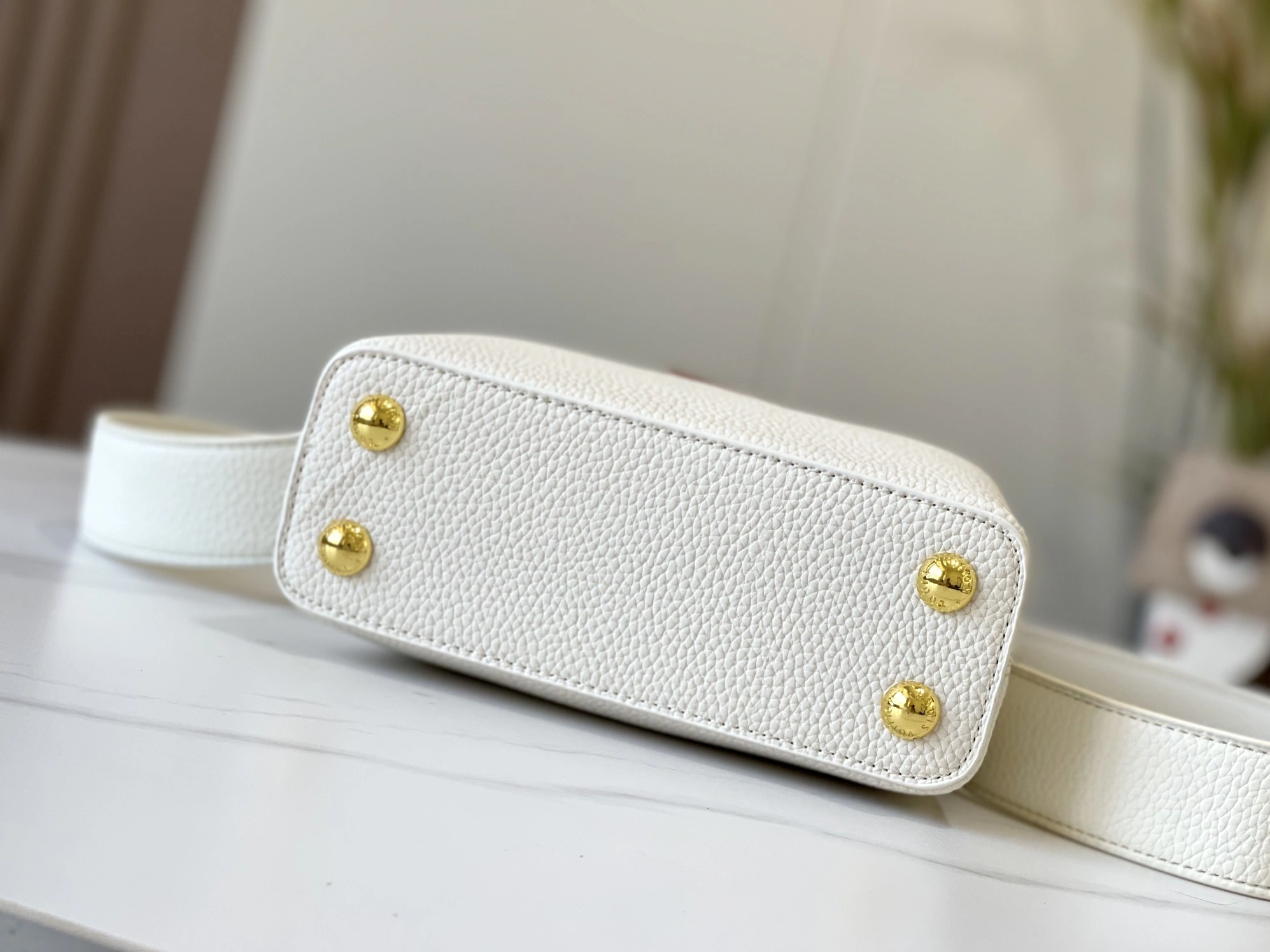 Louis Vuitton AAA Quality Messenger Bags For Women Classic 2484 - Image 3