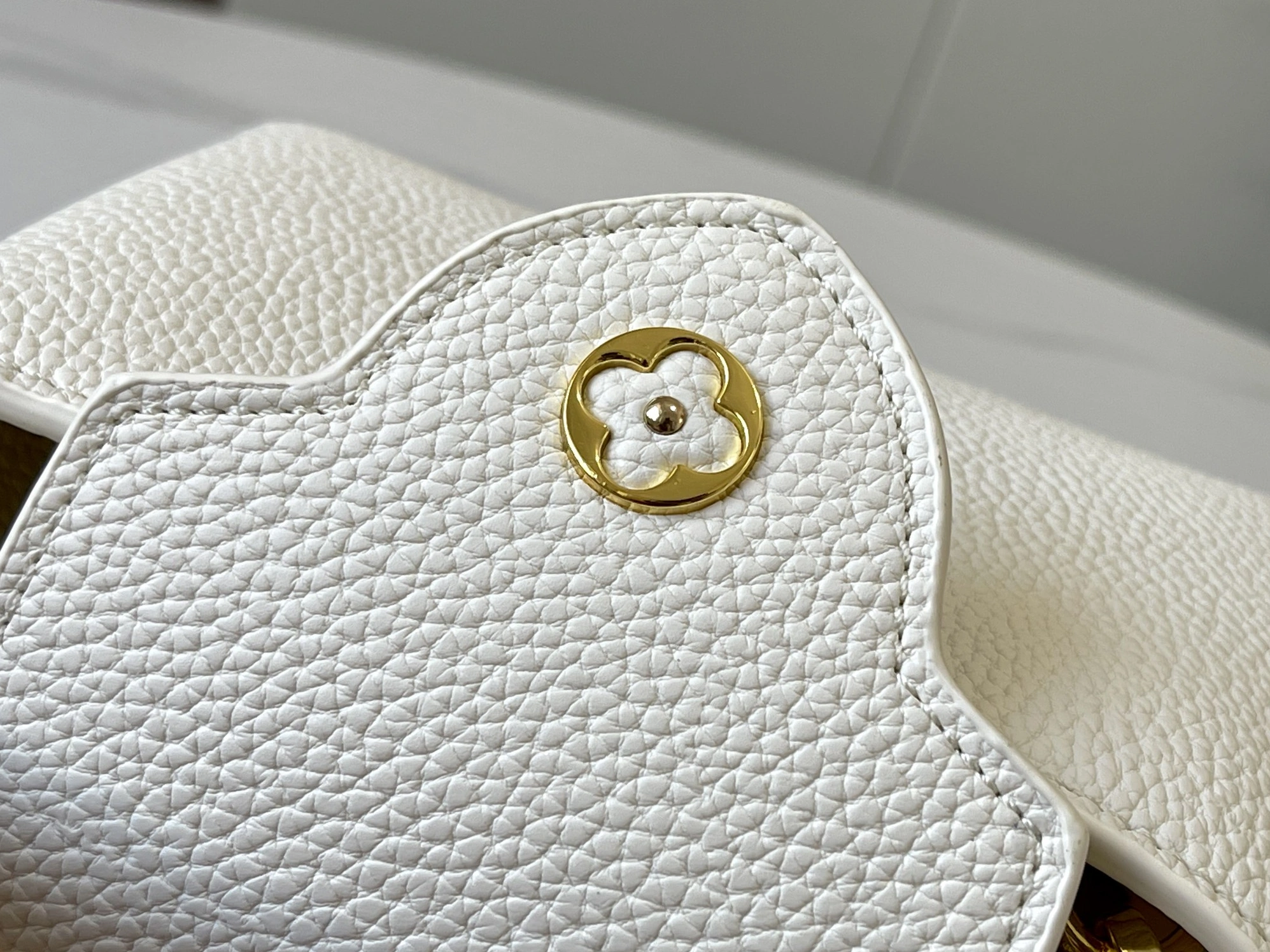 Louis Vuitton AAA Quality Messenger Bags For Women Classic 2484 - Image 7