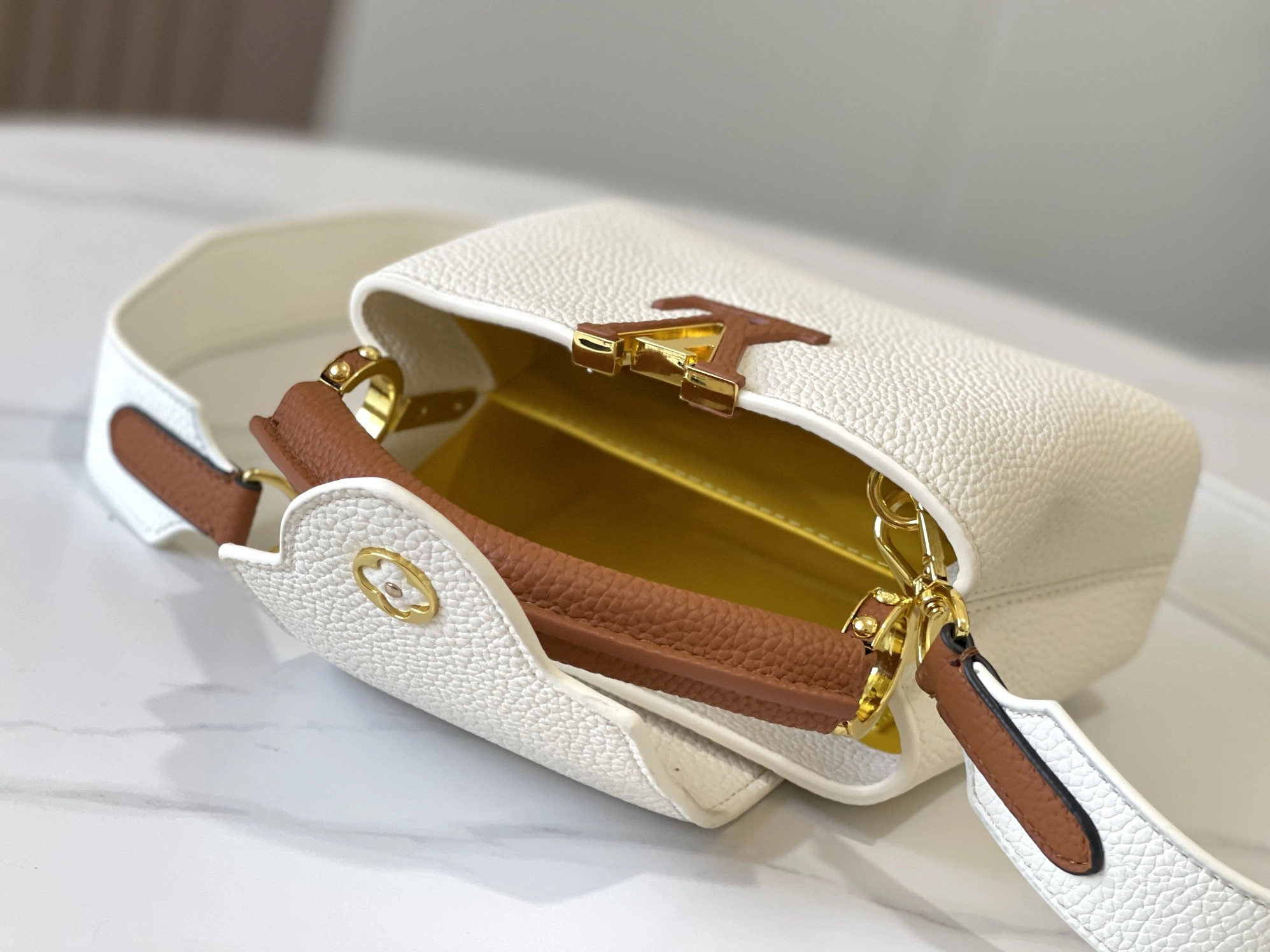 Louis Vuitton AAA Quality Messenger Bags For Women Classic 2484 - Image 8