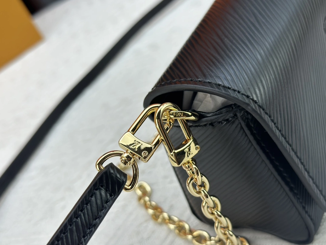 Louis Vuitton AAA Quality Messenger Bags For Women Comfortable 6256 - Image 7