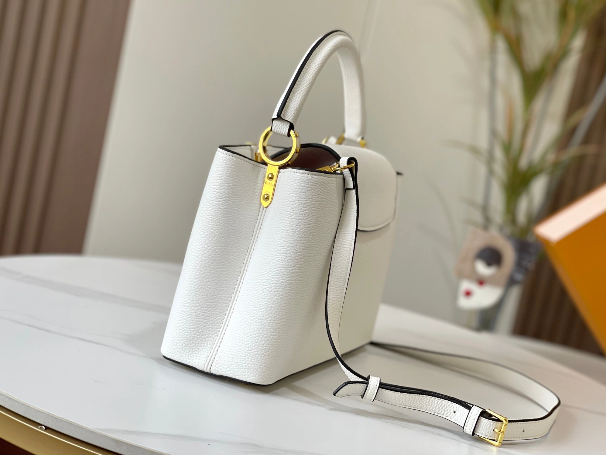 Louis Vuitton AAA Quality Messenger Bags For Women Durable 134