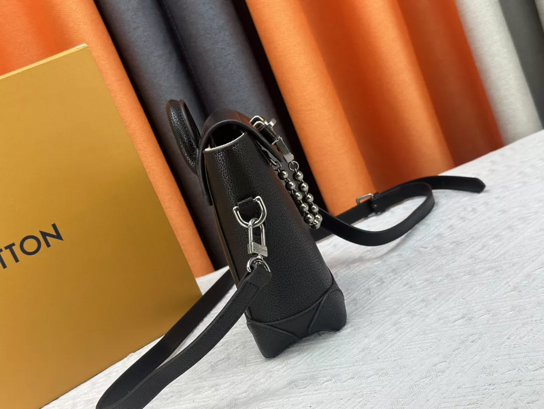 Louis Vuitton AAA Quality Messenger Bags For Women Durable 1781 - Image 3