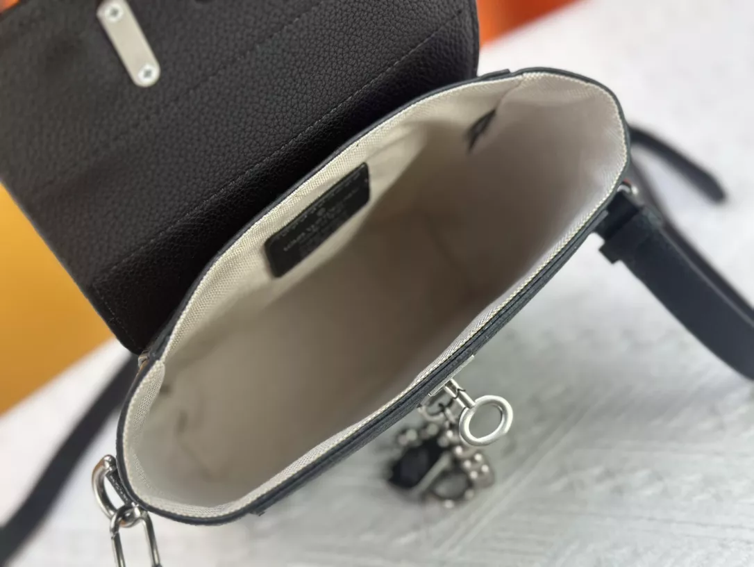 Louis Vuitton AAA Quality Messenger Bags For Women Durable 1781 - Image 8