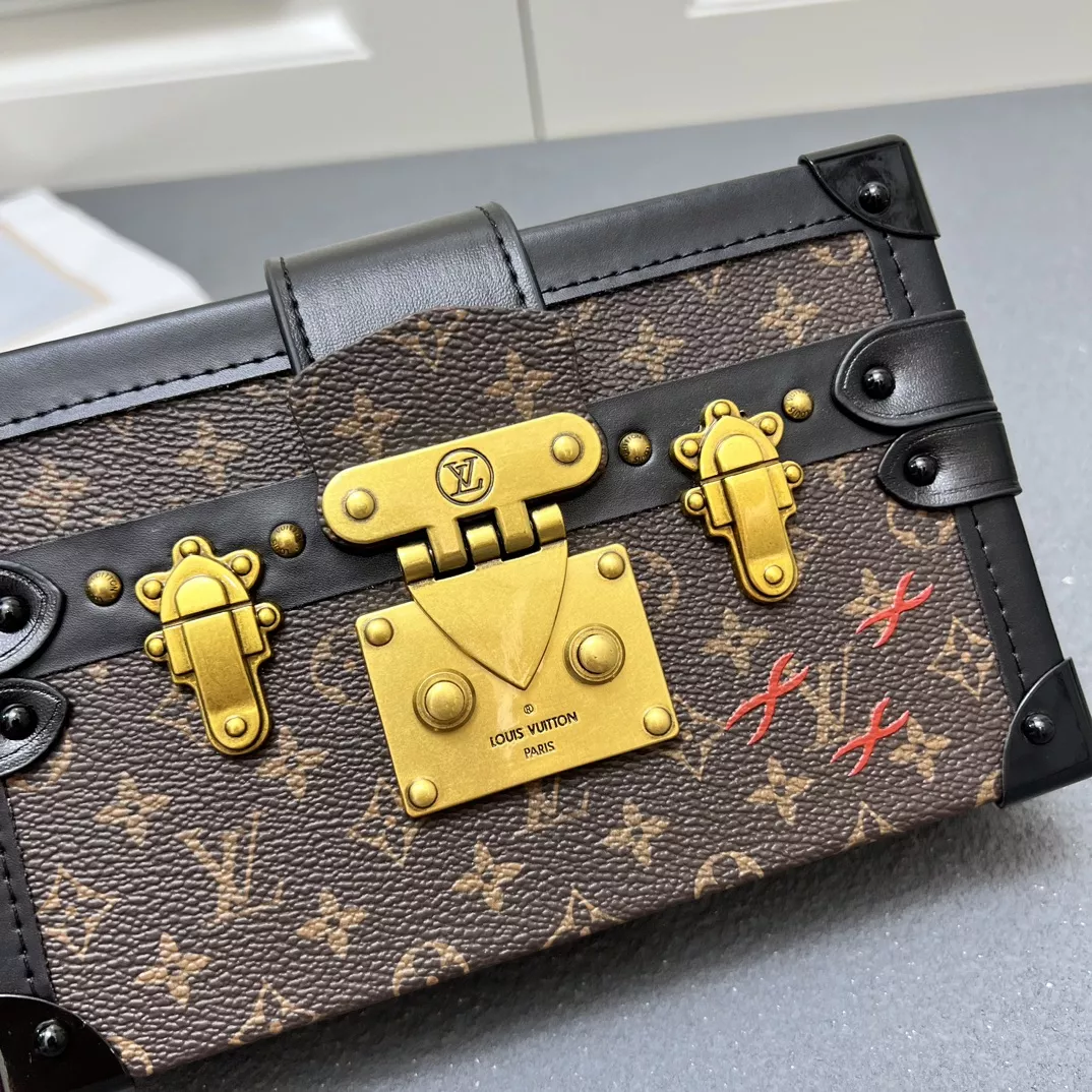 Louis Vuitton AAA Quality Messenger Bags For Women Elegant 1603 - Image 4